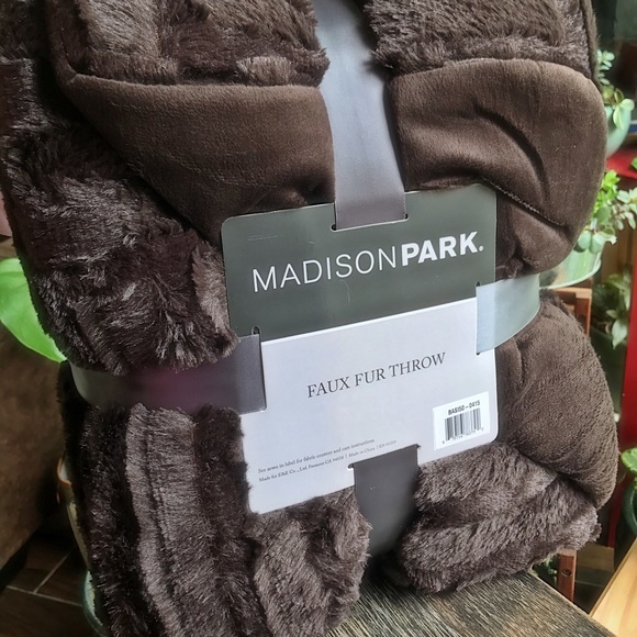 1 left!50x60 plush throw faux fur down alternative - Picture 4 of 8